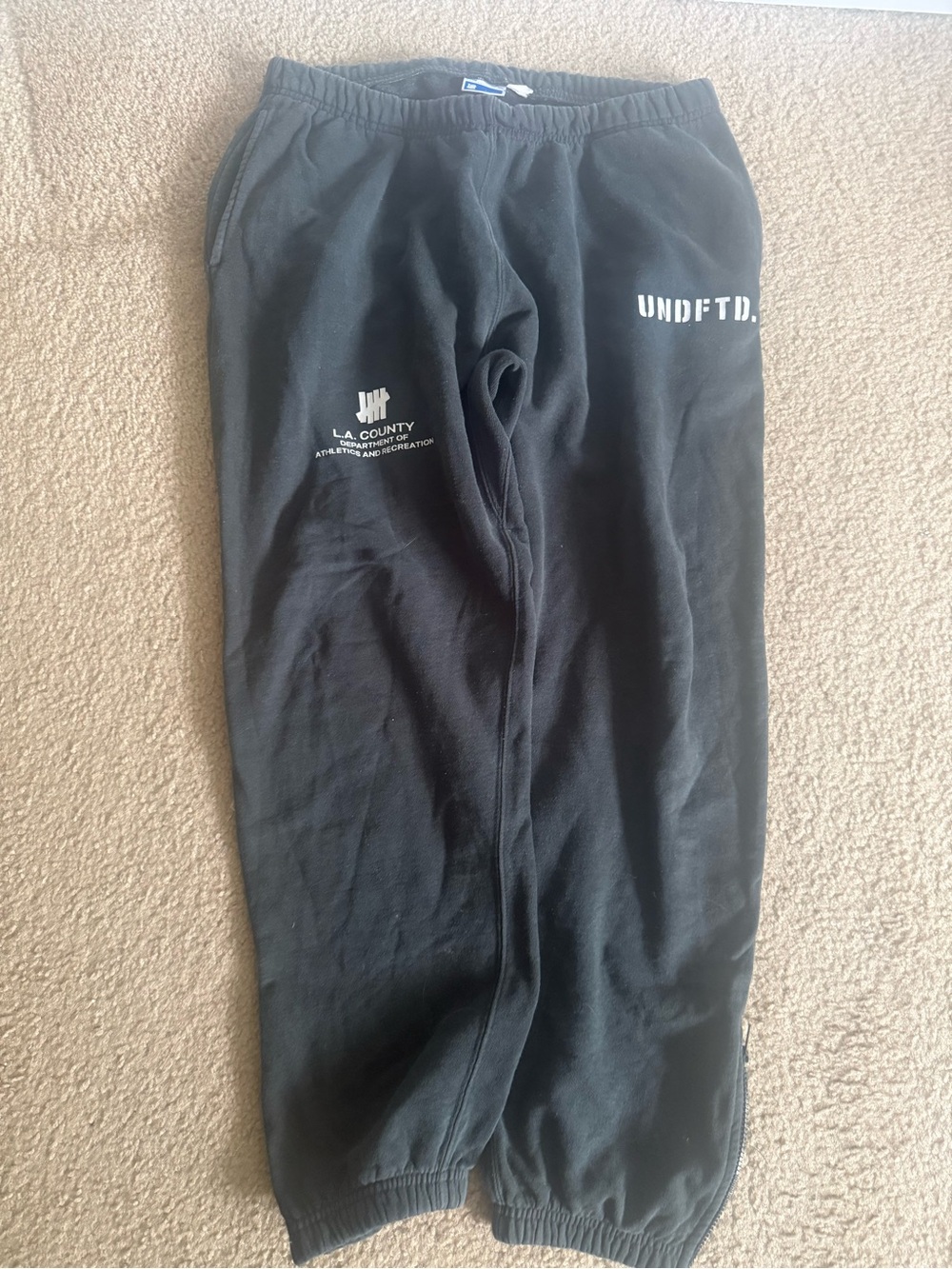 Undefeated LA county Sweatpants - XL